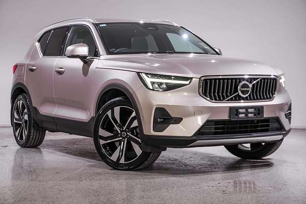 2022 Volvo XC40 Ultimate B4 Bright