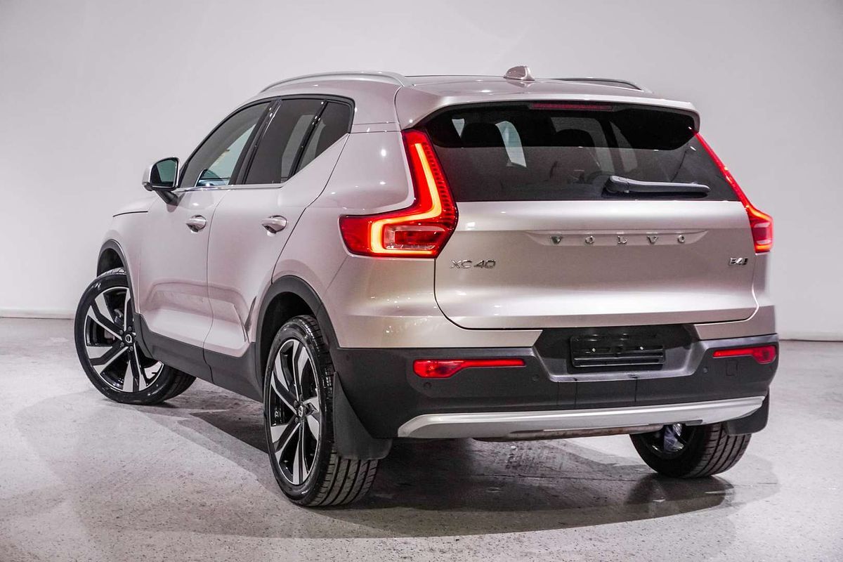 2022 Volvo XC40 Ultimate B4 Bright