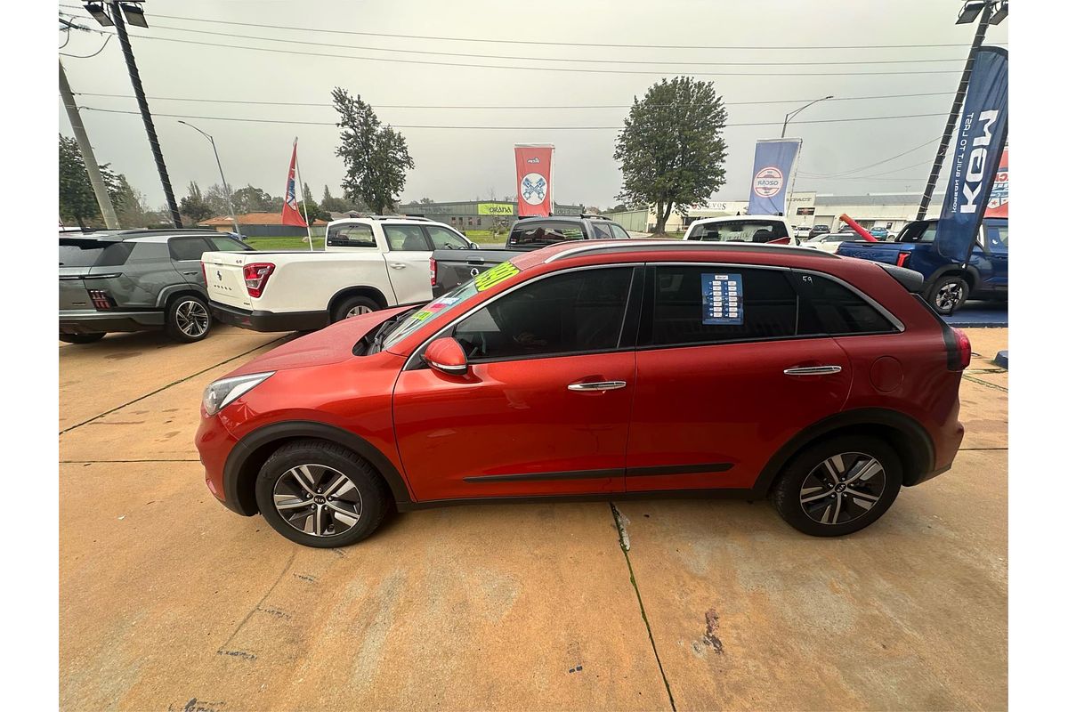 2021 Kia Niro Hybrid S DE