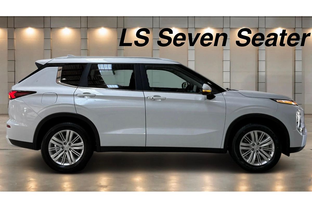 2024 Mitsubishi Outlander LS ZM