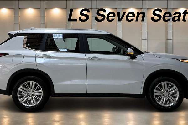 2024 Mitsubishi Outlander LS ZM