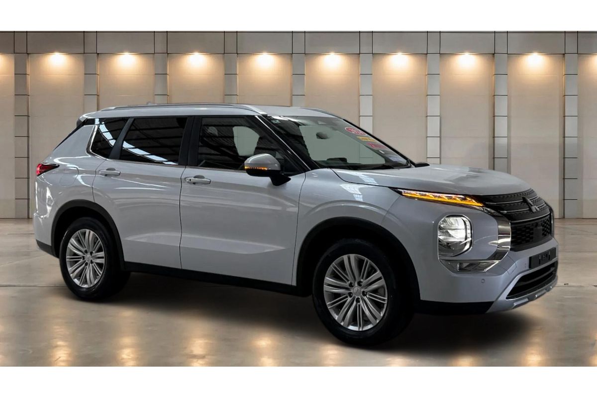 2024 Mitsubishi Outlander LS ZM