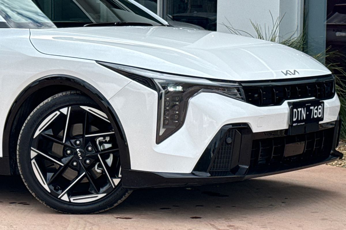 2025 Kia K4 GT-Line CL4m