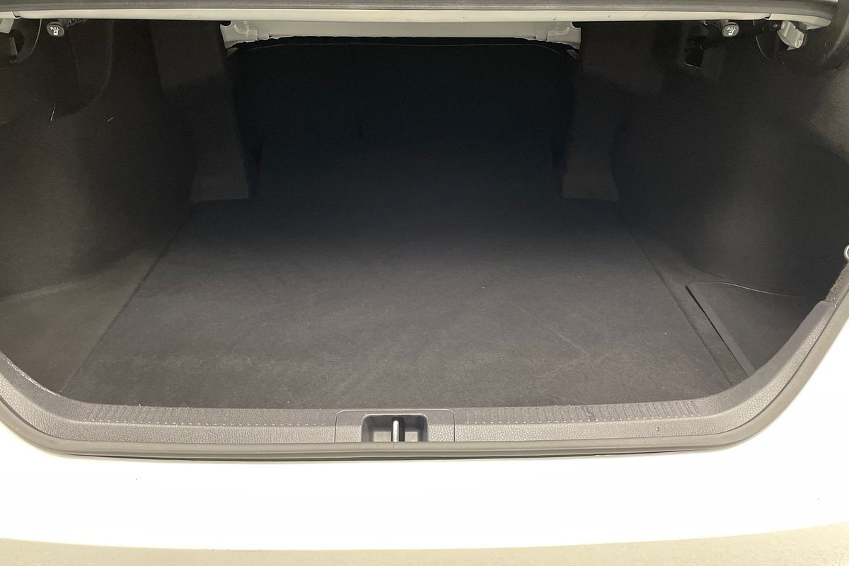 2019 Toyota Camry Ascent AXVH71R