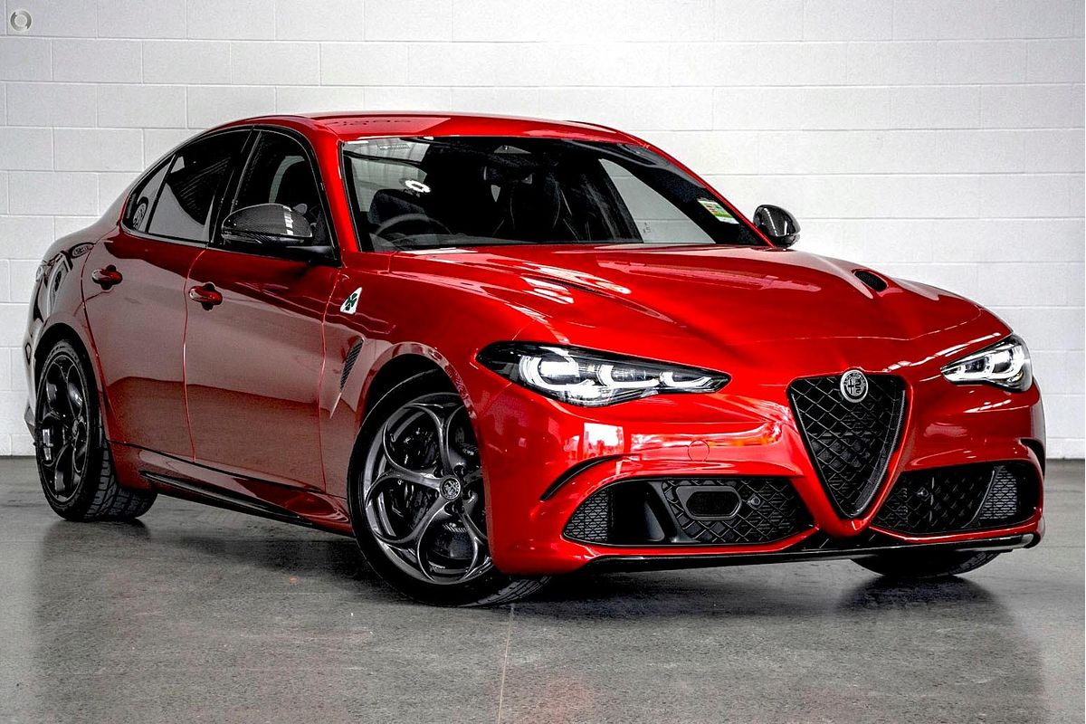 2025 Alfa Romeo Giulia Quadrifoglio Estrema Series 5