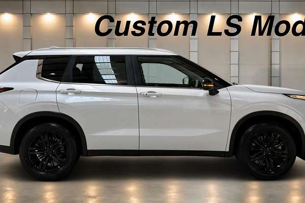 2024 Mitsubishi Outlander LS ZM