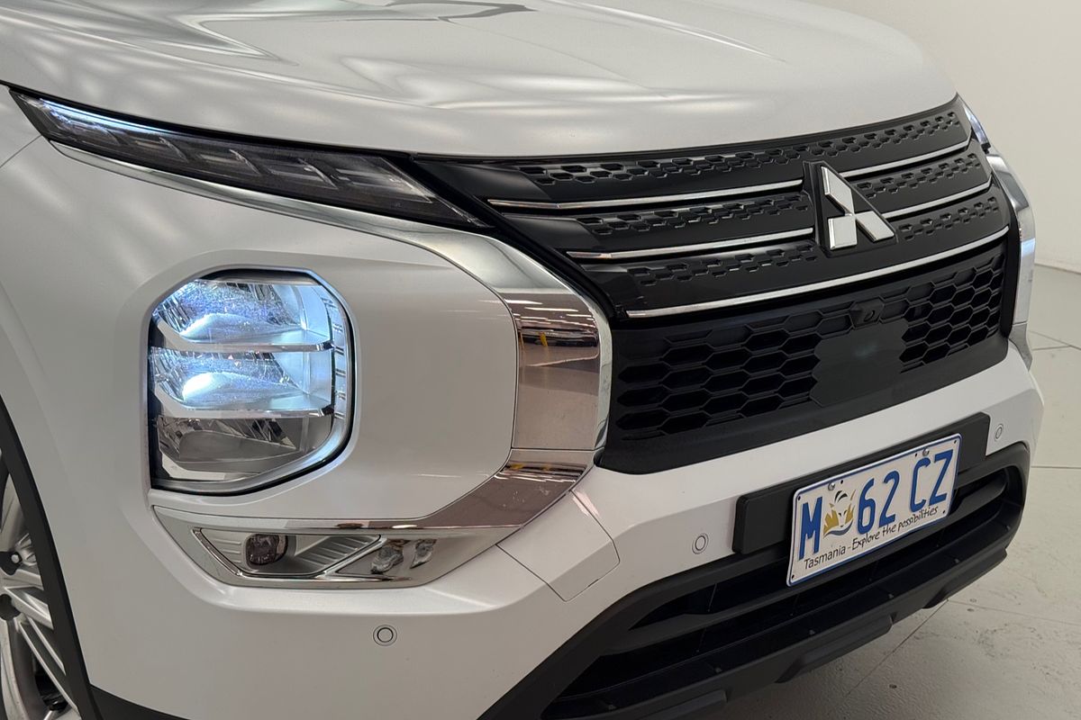 2024 Mitsubishi Outlander LS ZM