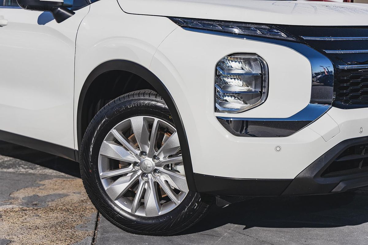 2025 Mitsubishi Outlander ES ZM