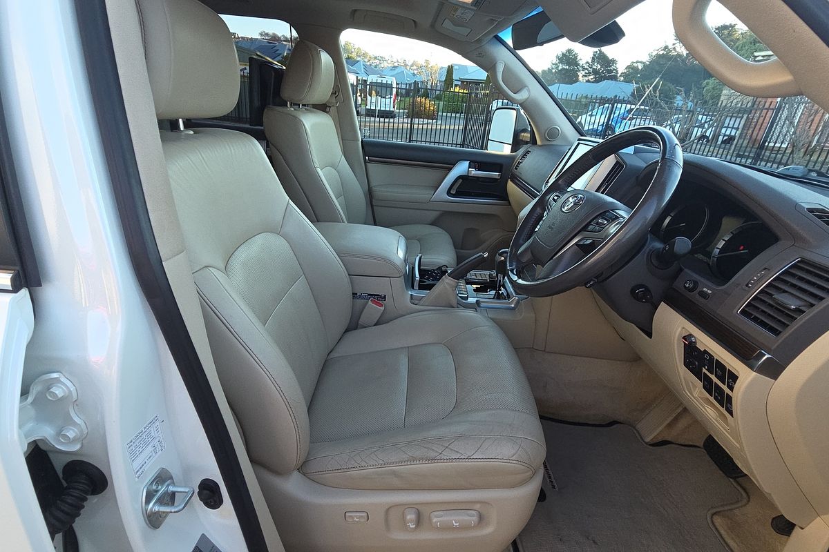 2019 Toyota Landcruiser Sahara VDJ200R