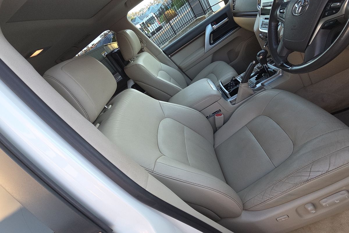 2019 Toyota Landcruiser Sahara VDJ200R