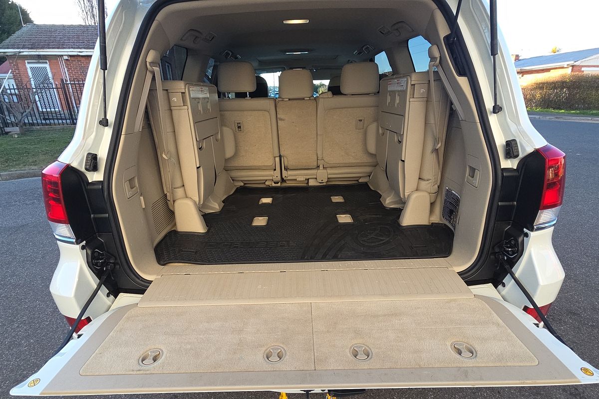 2019 Toyota Landcruiser Sahara VDJ200R