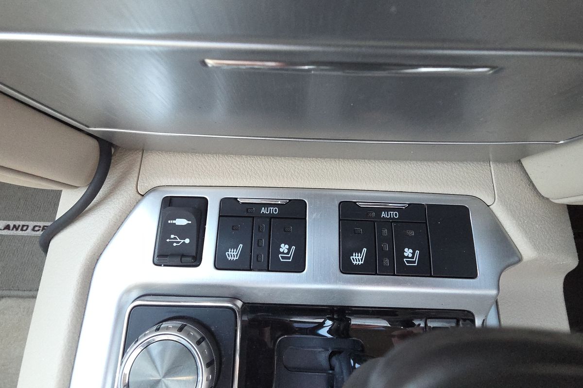 2019 Toyota Landcruiser Sahara VDJ200R