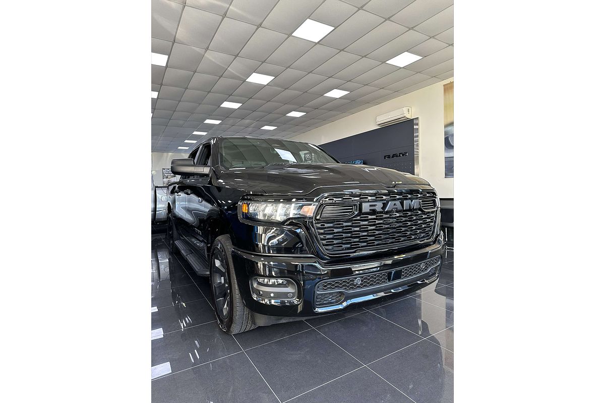 2026 RAM 1500 Express Black Edition Hurricane SO DT 4X4 SWB