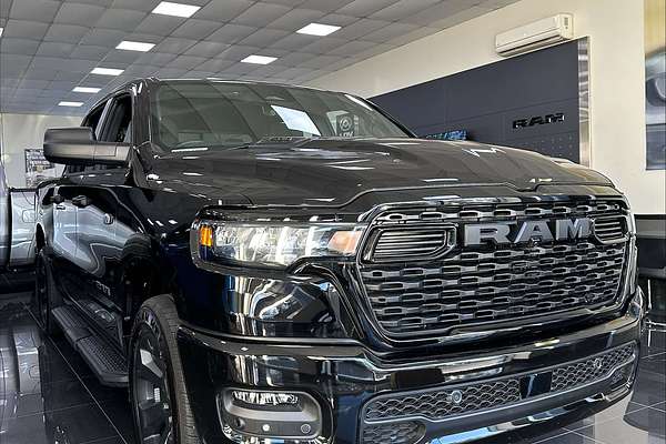 2026 RAM 1500 Express Black Edition Hurricane SO DT 4X4 SWB