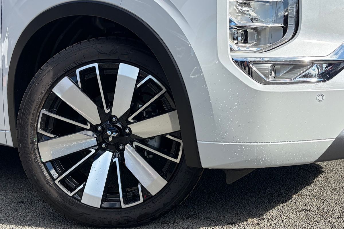 2025 Mitsubishi Outlander Exceed ZM
