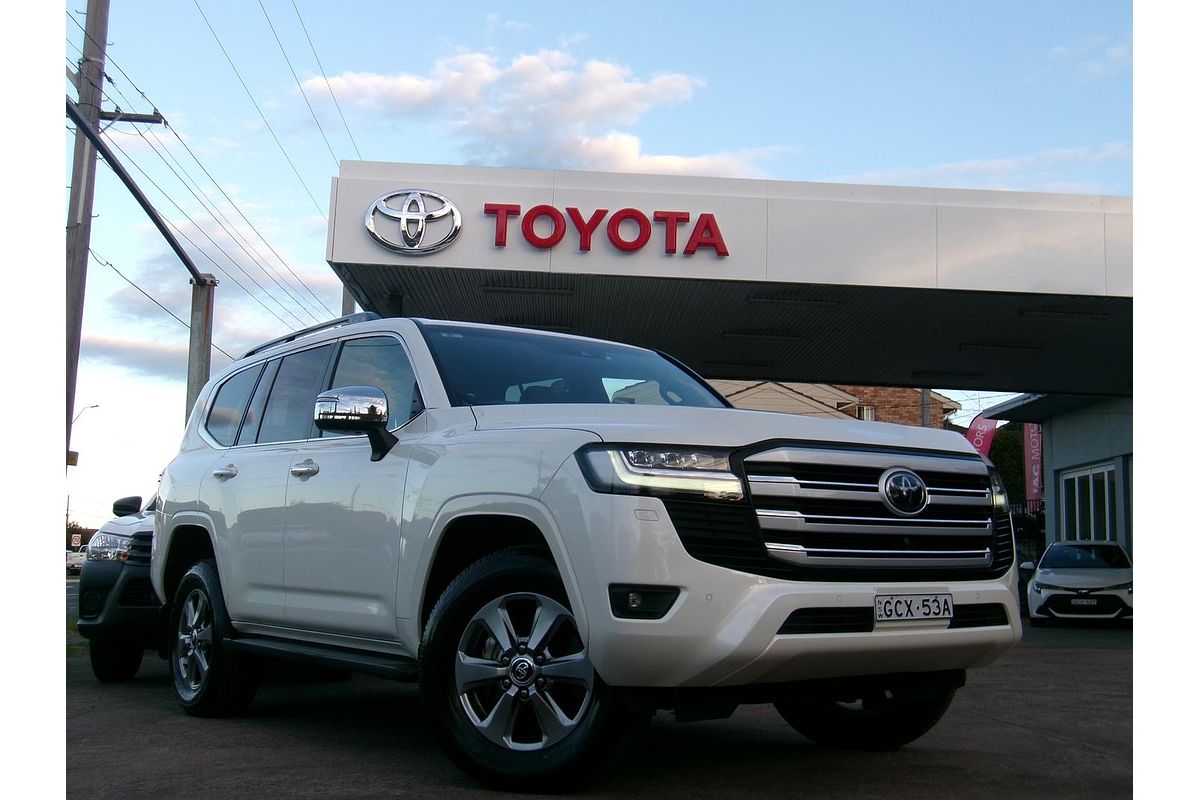 2022 Toyota Landcruiser Sahara FJA300R