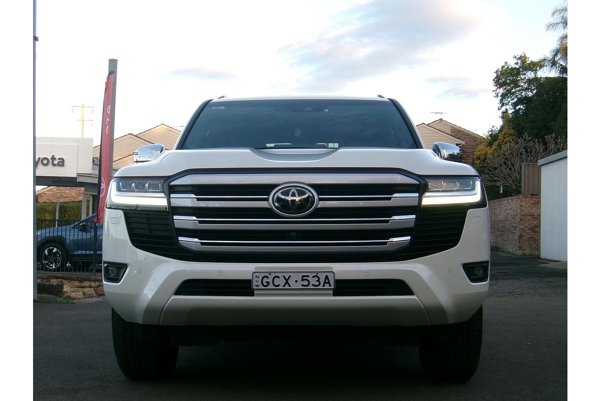 2022 Toyota Landcruiser Sahara FJA300R