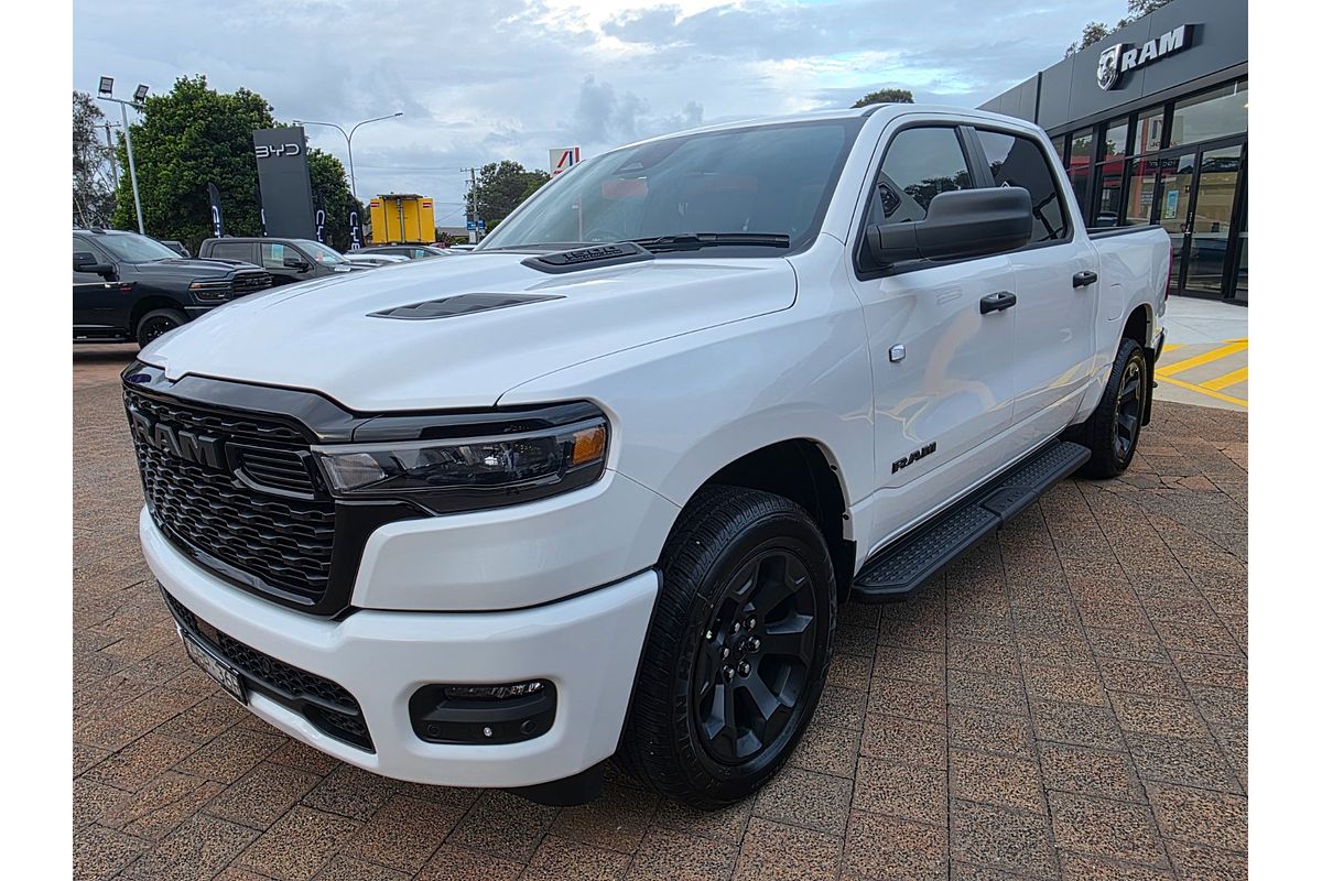 2026 RAM 1500 Express Black Edition Hurricane SO DT 4X4 SWB