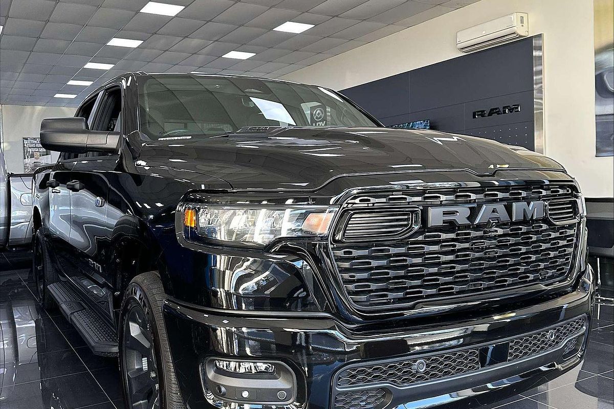 2026 RAM 1500 Express Black Edition Hurricane SO DT 4X4 SWB
