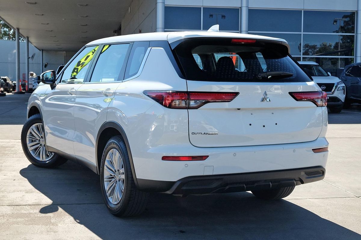 2024 Mitsubishi Outlander ES ZM