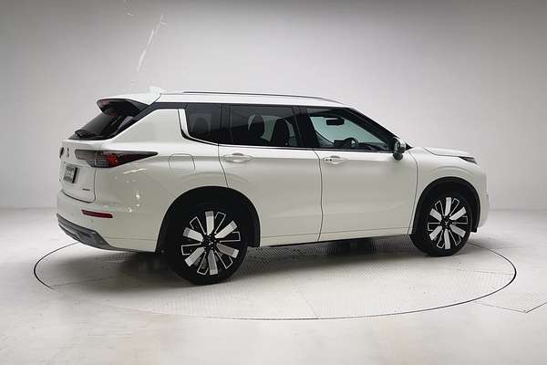 2025 Mitsubishi Outlander Exceed ZM thumb-2