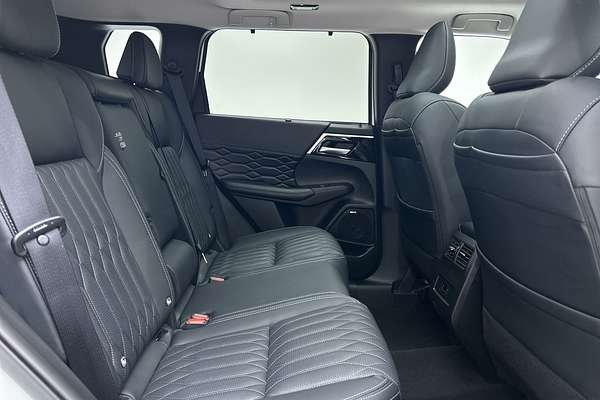 2025 Mitsubishi Outlander Exceed ZM thumb-11