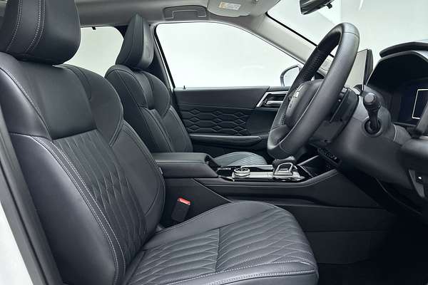 2025 Mitsubishi Outlander Exceed ZM thumb-12