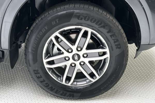 2025 Ford Everest Trend 2.0L thumb-9