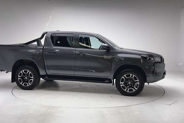 2025 Toyota Hilux SR5 48V GUN126R 4X4 thumb-8
