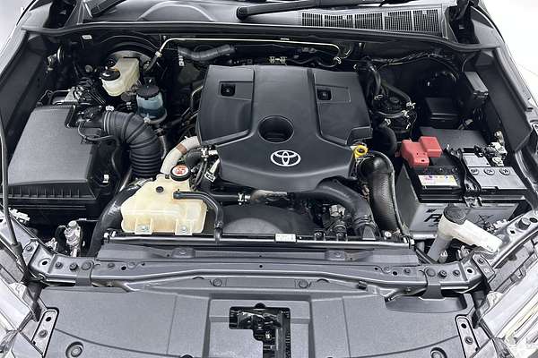 2025 Toyota Hilux SR5 48V GUN126R 4X4 thumb-10