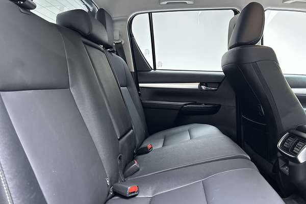 2025 Toyota Hilux SR5 48V GUN126R 4X4 thumb-11