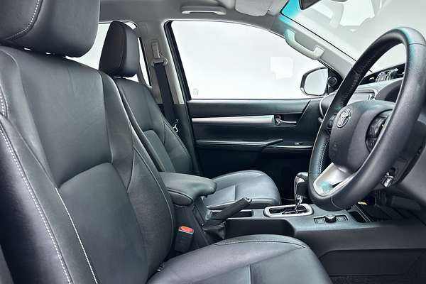 2025 Toyota Hilux SR5 48V GUN126R 4X4 thumb-12