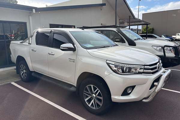 2016 Toyota Hilux SR5 (4x4) GUN126R 4X4