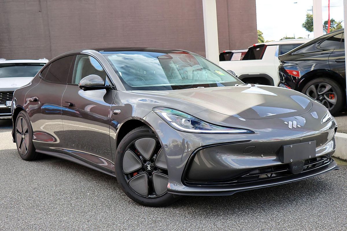 2025 MG IM5 Premium P12L