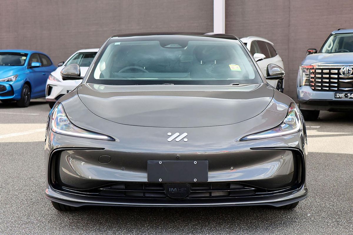 2025 MG IM5 Premium P12L