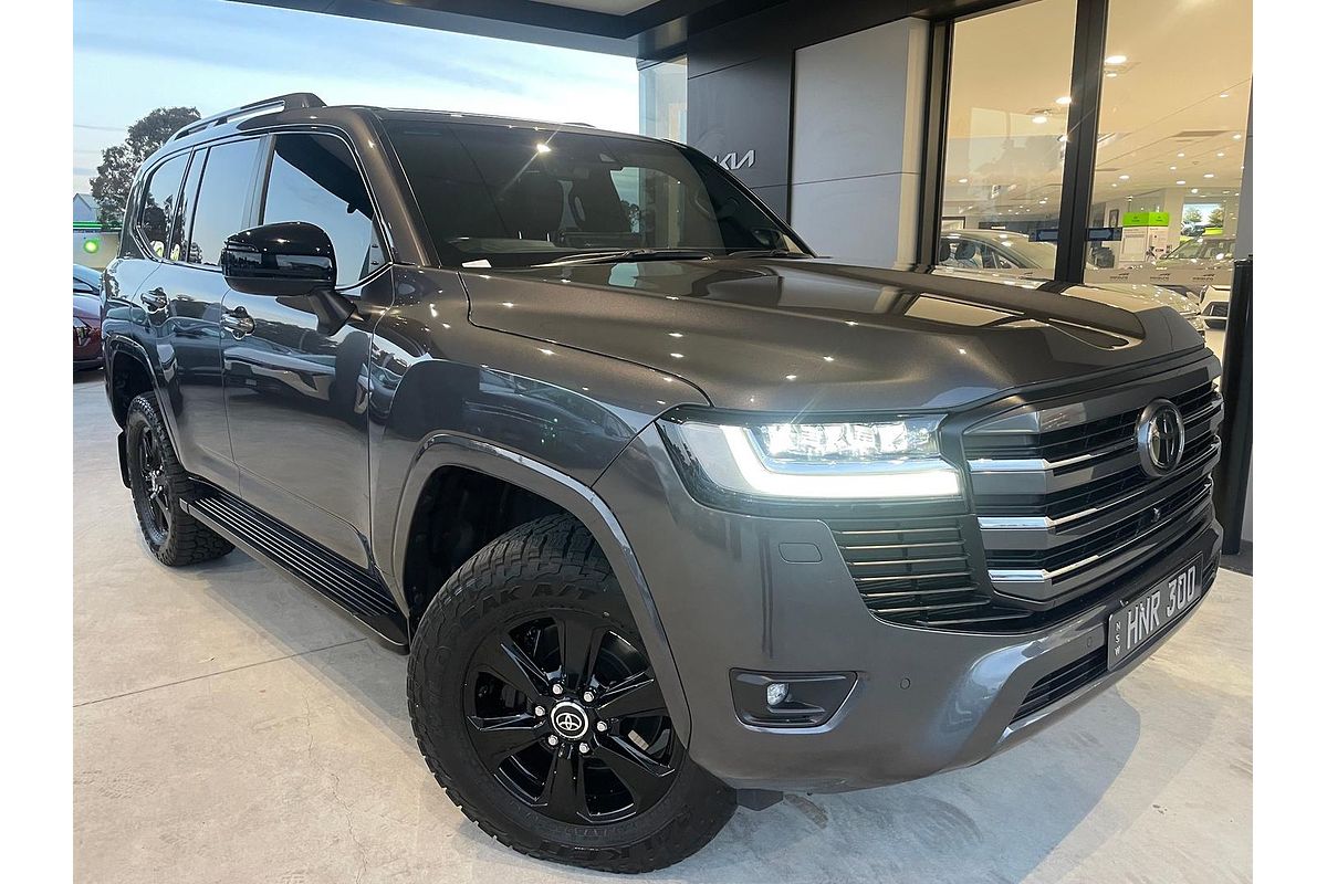 2023 Toyota Landcruiser Sahara FJA300R