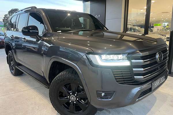 2023 Toyota Landcruiser Sahara FJA300R
