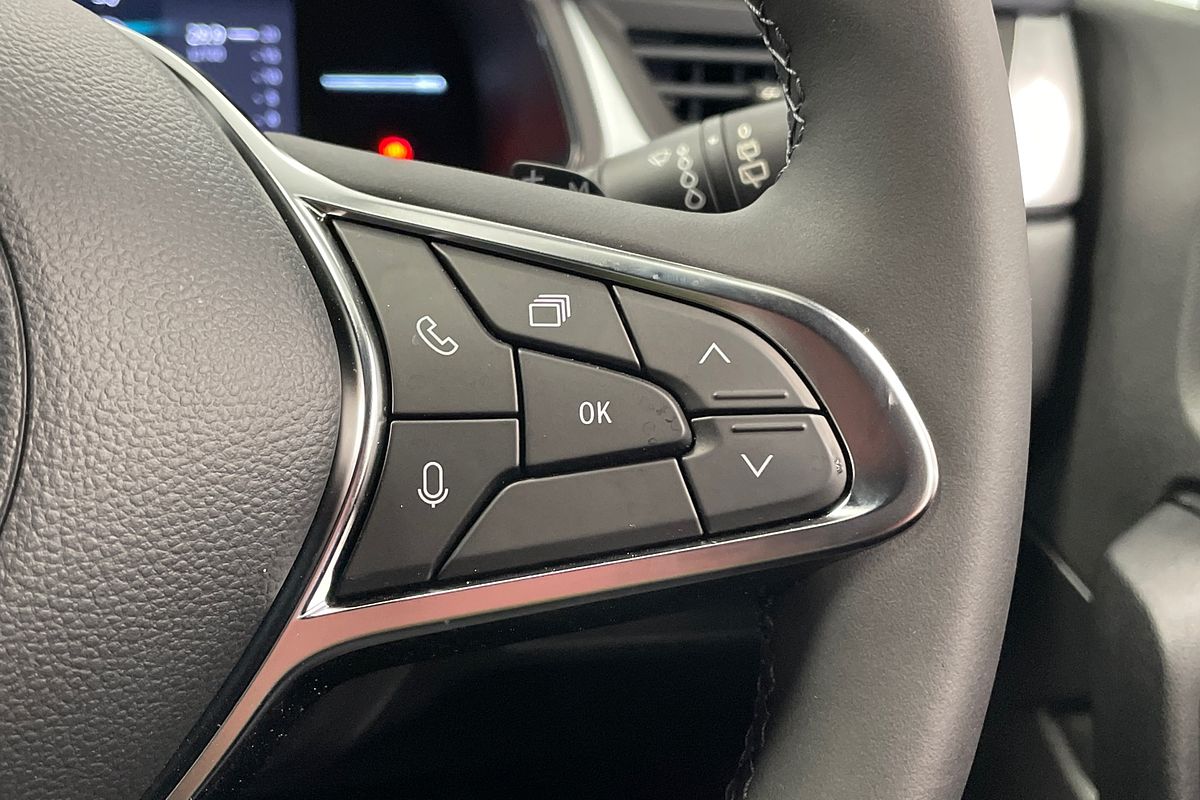 2025 Mitsubishi XE