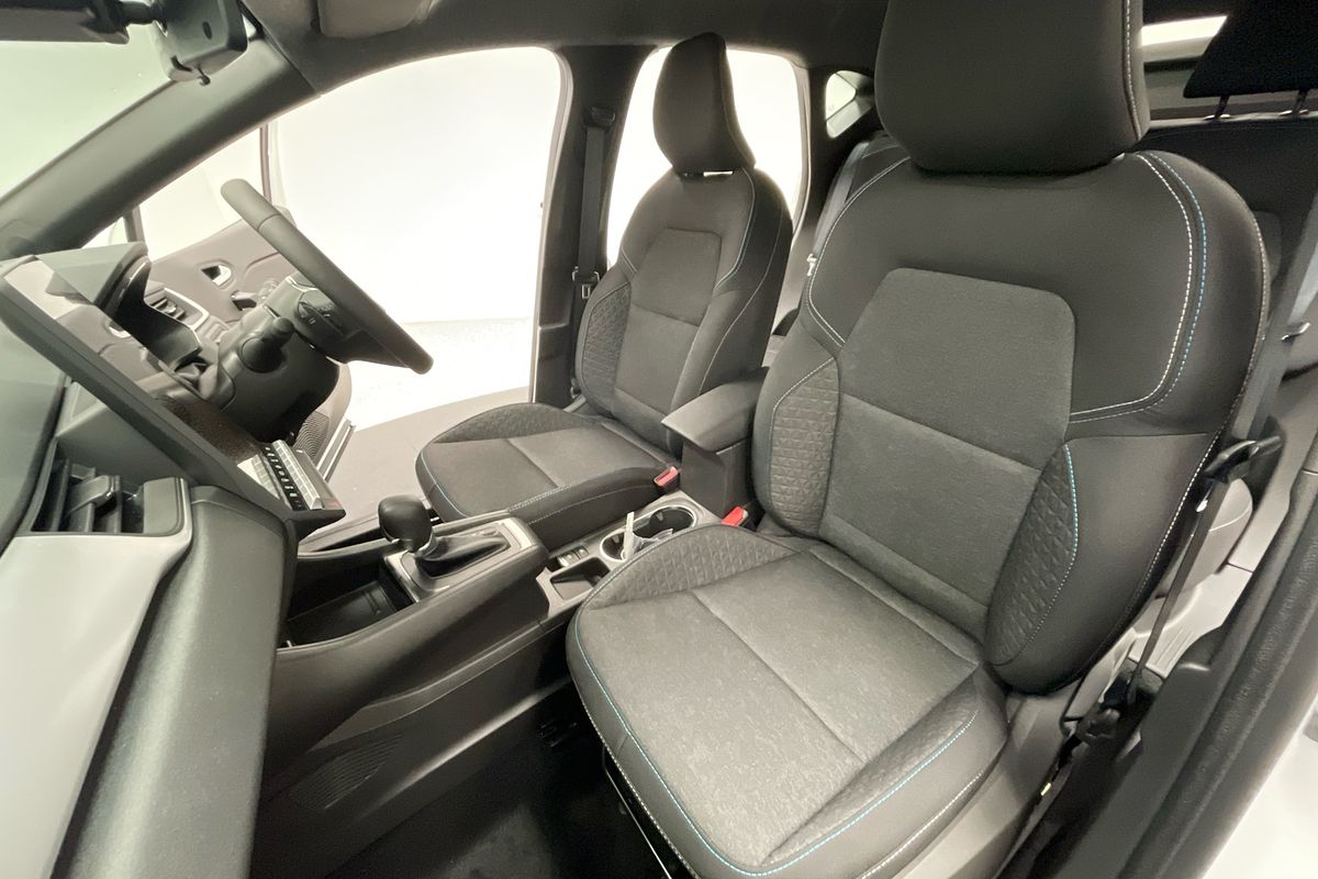 2025 Mitsubishi XE