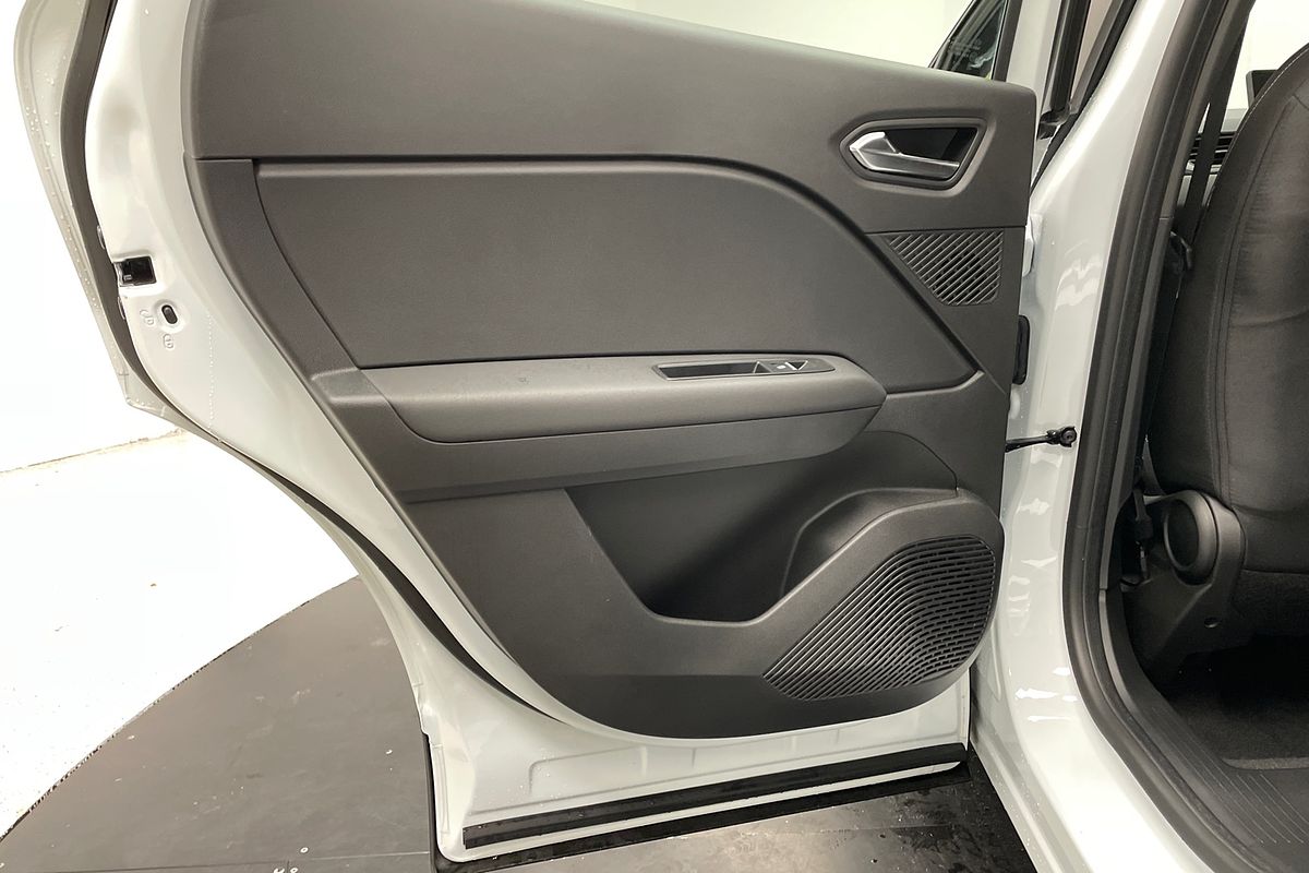 2025 Mitsubishi XE