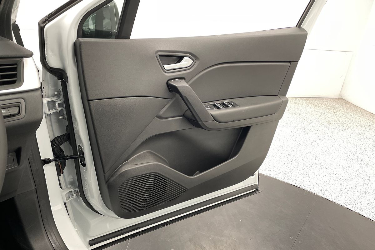 2025 Mitsubishi XE