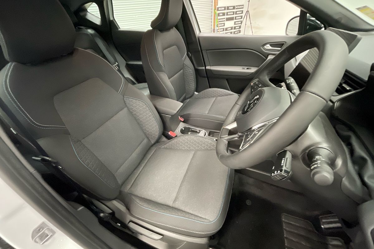 2025 Mitsubishi XE
