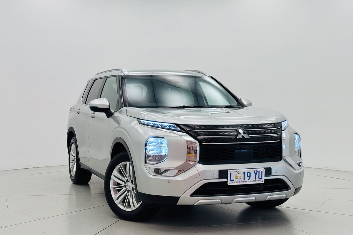 2024 Mitsubishi Outlander LS ZM