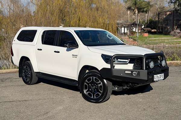 2025 Toyota Hilux SR5 48V GUN126R 4X4