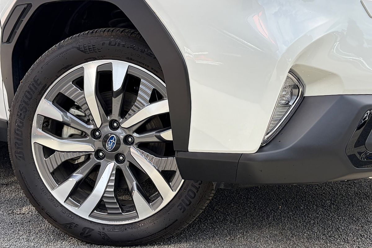 2025 Subaru Forester Hybrid Touring S6