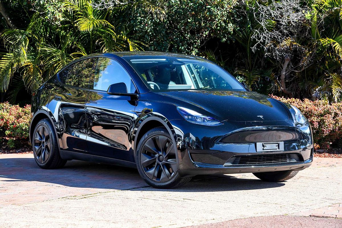 2024 Tesla Model Y Rear-Wheel Drive