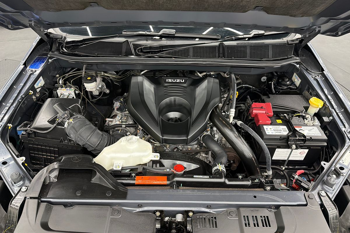 2022 Isuzu MU-X LS-T