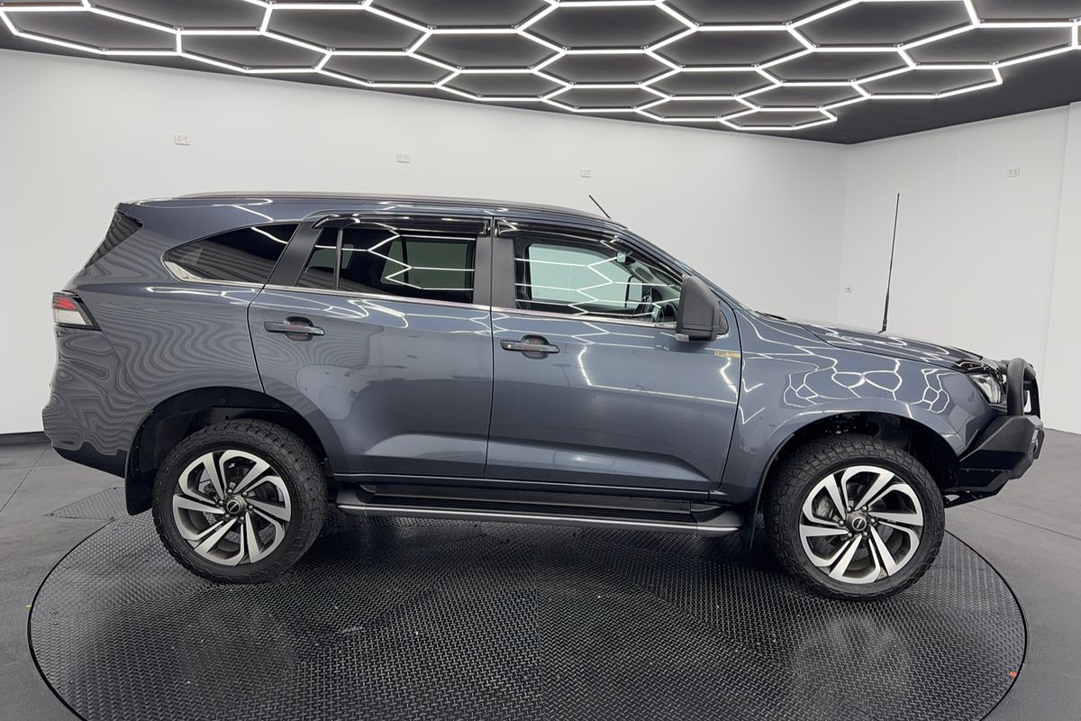 2022 Isuzu MU-X LS-T