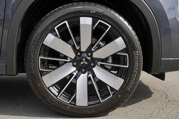 2026 Mitsubishi Outlander Exceed ZM thumb-3