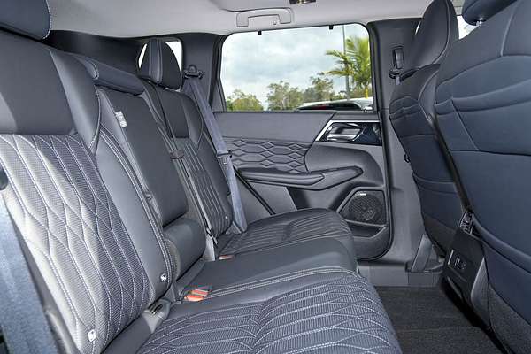 2026 Mitsubishi Outlander Exceed ZM thumb-8